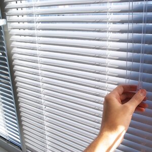 Hliníková žaluzie na míru-ovládání tyčka-provázek Praha Hliníková žaluzie na míru-ovládání tyčka-provázek Praha