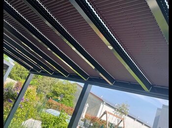 Plissé umístěné pod střechou pergoly-montáž Nová ves Plissé umístěné pod střechou pergoly-montáž Nová ves